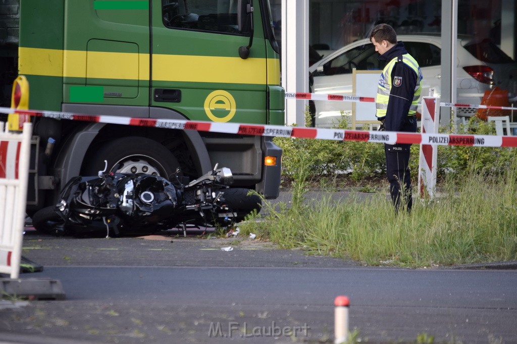 Schwerer Motorrad Unfall Feldkassel Robert Boschstr Edsel Fordstr P048.JPG - Miklos Laubert